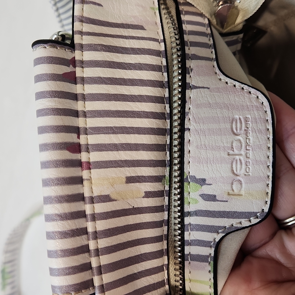 BeBe Ramie floral striped crossbody/handbag. Size 9x6.5" - Picture 5 of 10